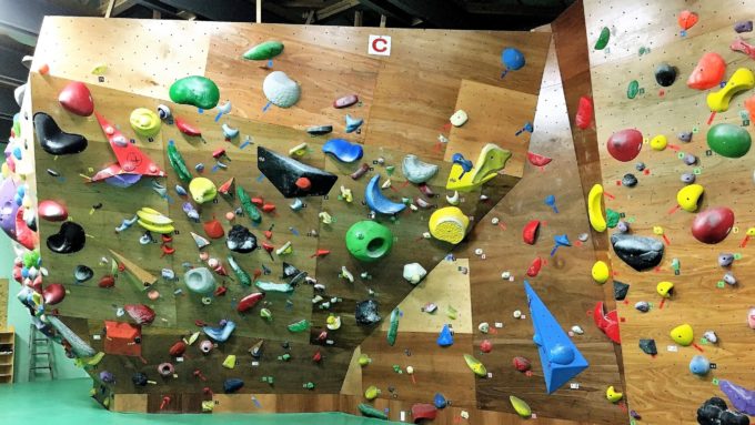 青森県のクライミング施設「クライミングジム ノースロック」